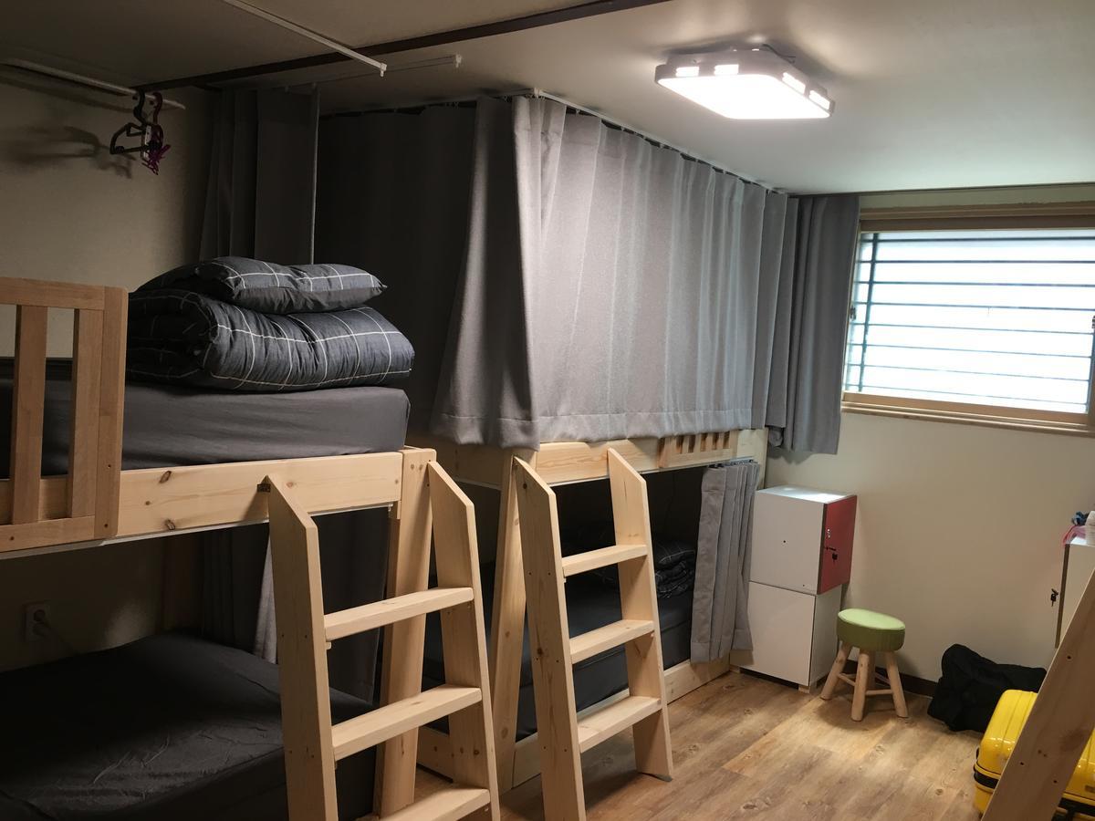 Take 1 Guesthouse Hongdae Сеул Екстериор снимка