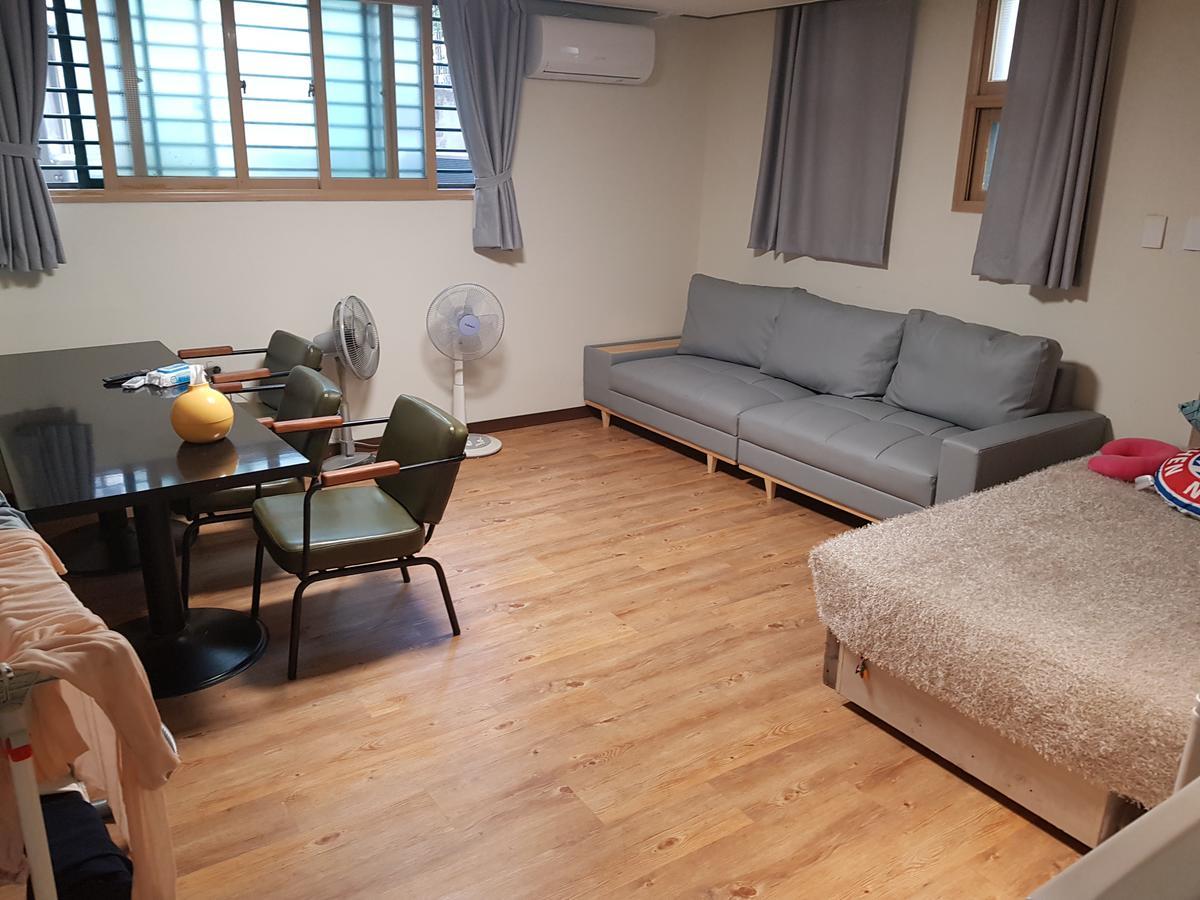 Take 1 Guesthouse Hongdae Сеул Екстериор снимка